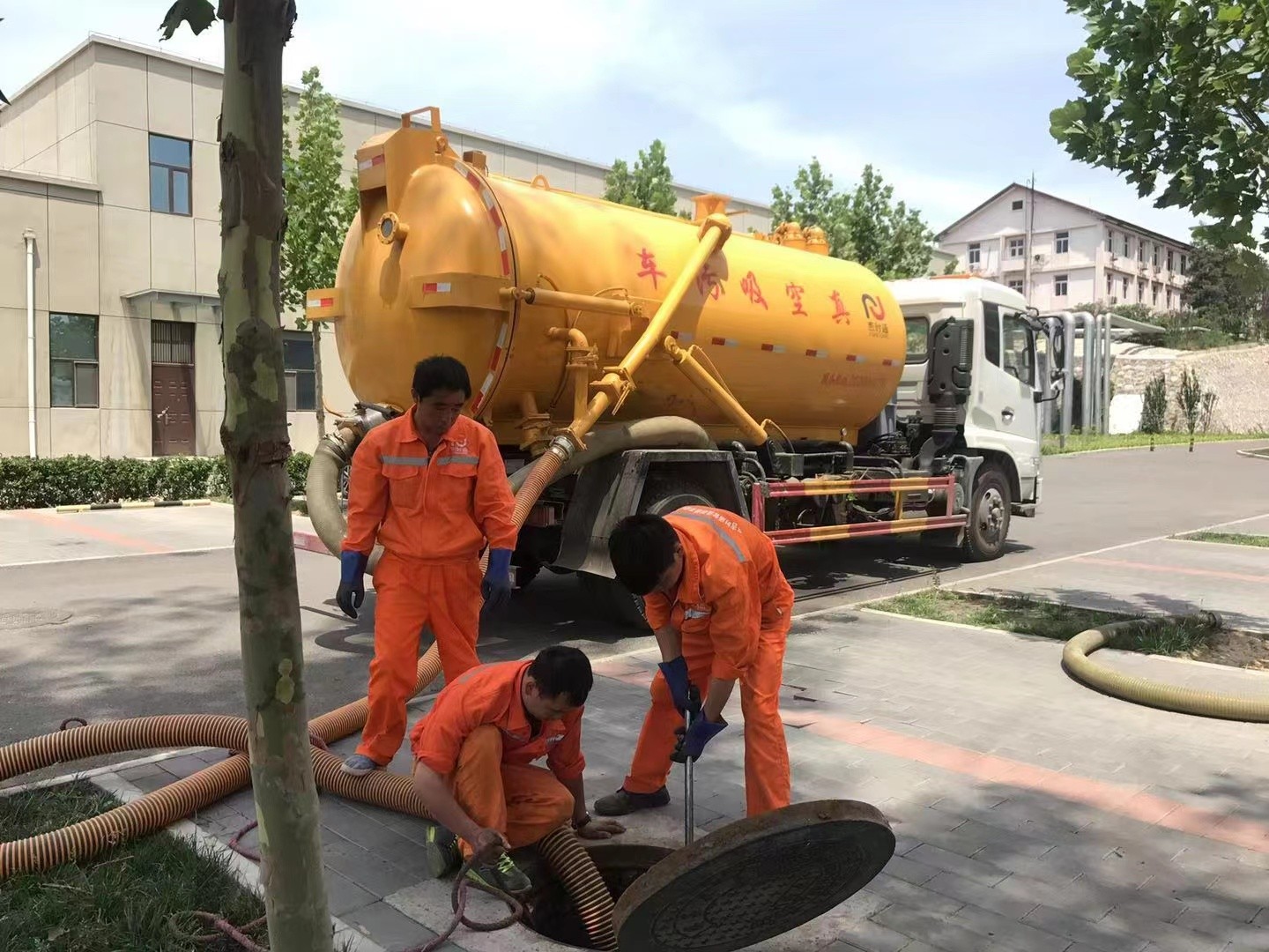 会理化粪池清理与5-8吨吸粪车施工效率分析